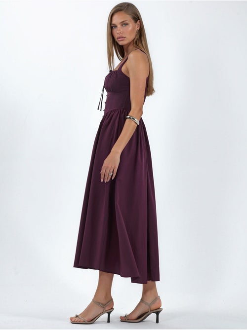 Robe midi à col carré avec détail boutonné busem - Kiabi Robe midi à col carré avec détail boutonné busem - Kiabi