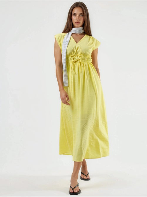 Robe midi à col v avec détail nœud busem - Kiabi Robe midi à col v avec détail nœud busem - Kiabi