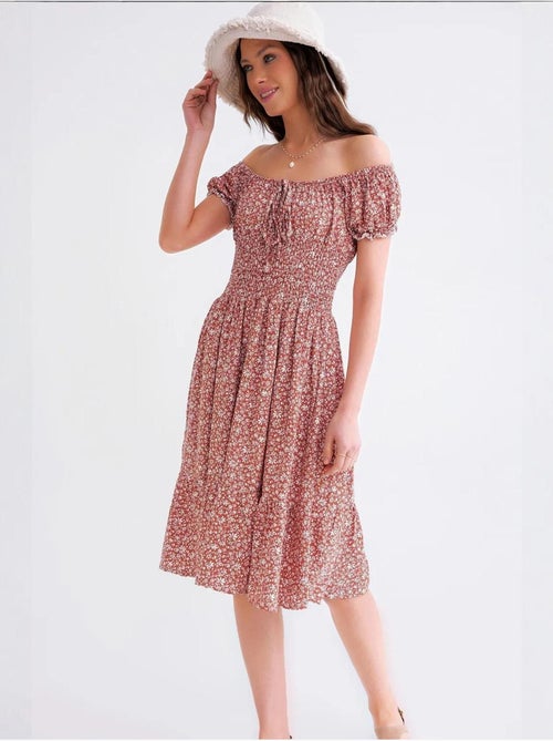 Robe midi à épaules dénudées, imprimé floral, taille smockée et manches bouffantes mixray - Kiabi Robe midi à épaules dénudées, imprimé floral, taille smockée et manches bouffantes mixray - Kiabi