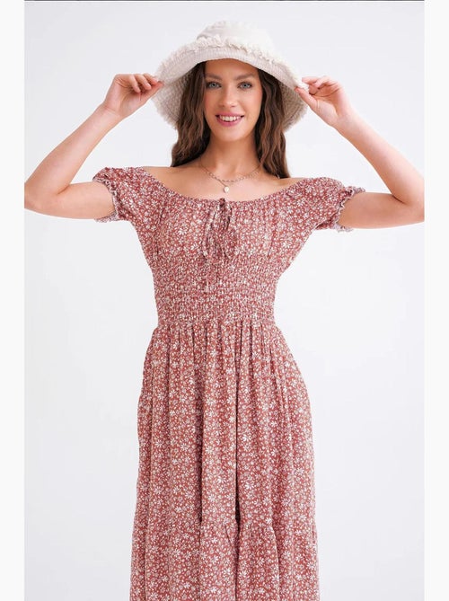 Robe midi à épaules dénudées, imprimé floral, taille smockée et manches bouffantes mixray - Kiabi Robe midi à épaules dénudées, imprimé floral, taille smockée et manches bouffantes mixray - Kiabi