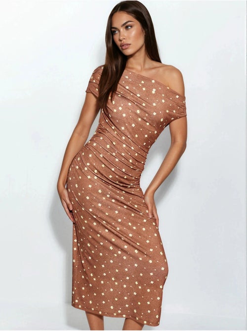 Robe midi à fleurs avec col asymétrique - Kiabi Robe midi à fleurs avec col asymétrique - Kiabi