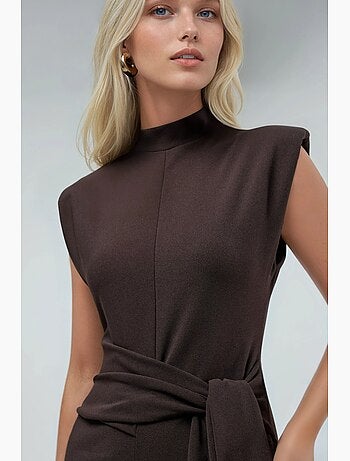 Robe midi ajustée sans manches avec détail à nouer busem