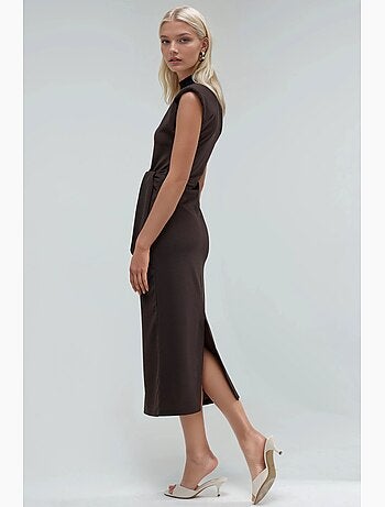 Robe midi ajustée sans manches avec détail à nouer busem