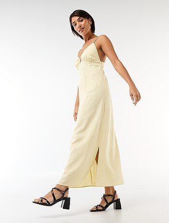 Robe midi avec bijou fantaisie au col