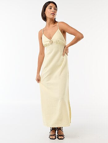 Robe midi avec bijou fantaisie au col