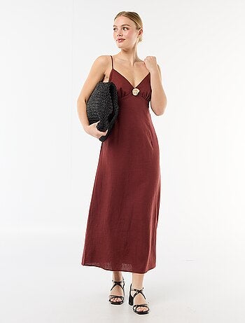 Robe midi avec bijou fantaisie au col
