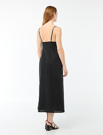 Robe midi avec bijou fantaisie au col