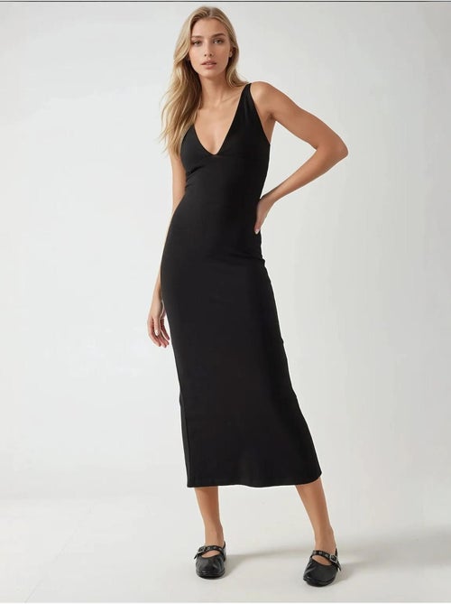 Robe midi basique à col en v et coupe ajustée - Kiabi Robe midi basique à col en v et coupe ajustée - Kiabi