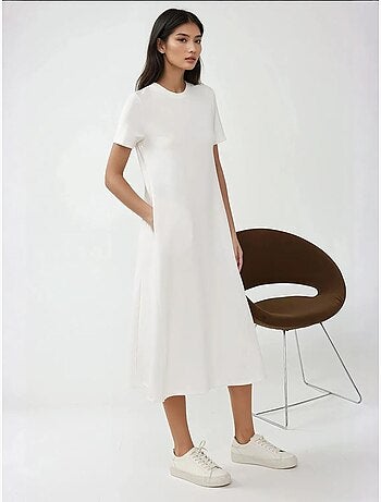 Robe midi basique à col ras du cou et manches courtes