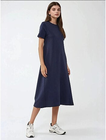 Robe midi basique à col ras du cou et manches courtes