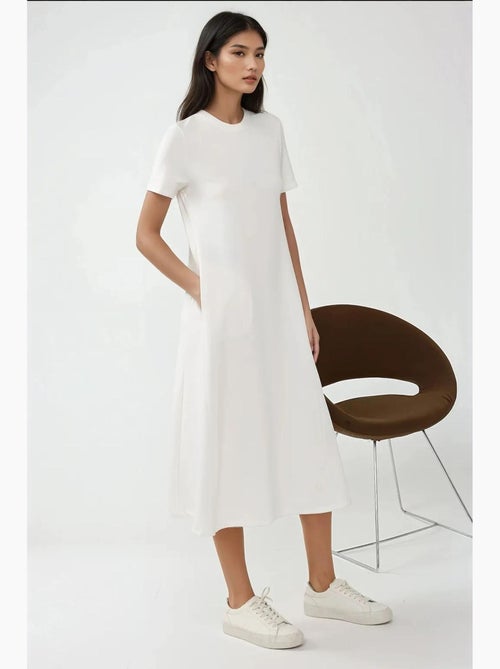 Robe midi basique à col ras du cou et manches courtes hiccup - Kiabi Robe midi basique à col ras du cou et manches courtes hiccup - Kiabi