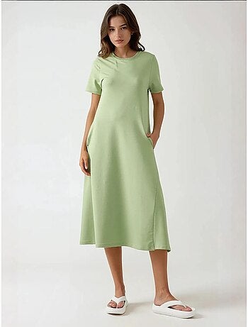 Robe midi basique à col ras du cou et manches courtes