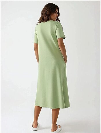Robe midi basique à col ras du cou et manches courtes