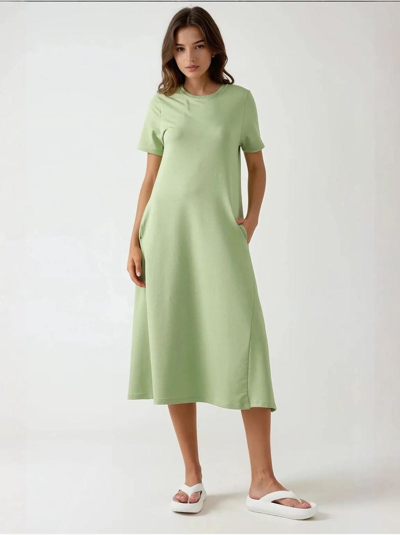 Robe midi basique à col ras du cou et manches courtes Vert pastel - Kiabi
