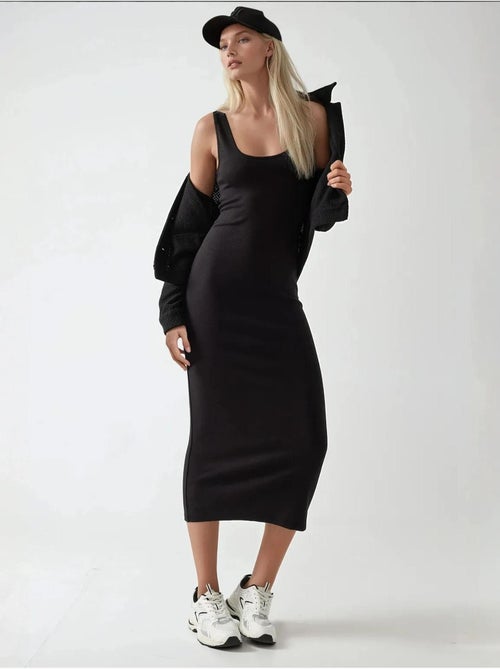 Robe midi basique douce au toucher hiccup - Kiabi Robe midi basique douce au toucher hiccup - Kiabi
