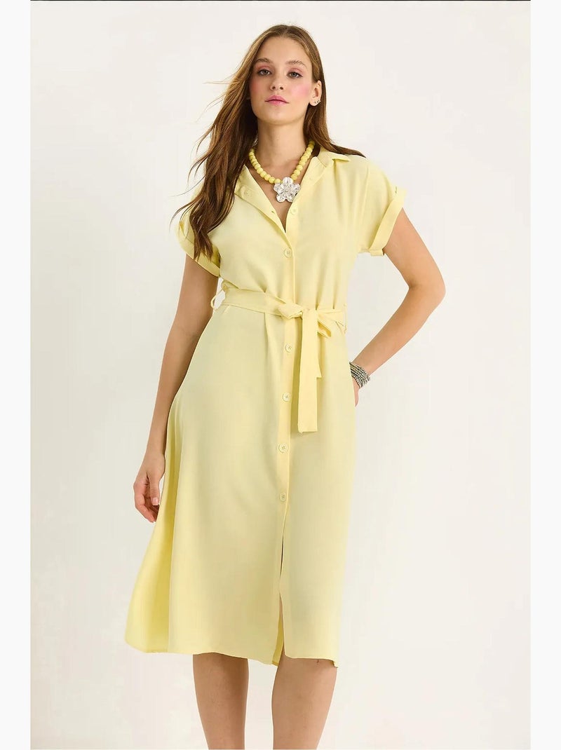Robe midi boutonnée à col en v avec détails de reliure lucci Jaune citron - Kiabi