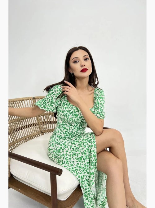 Robe midi boutonnée à pois avec col carré janes - Kiabi Robe midi boutonnée à pois avec col carré janes - Kiabi