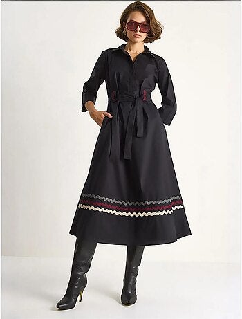Robe midi brodée avec fermeture à boutons lucci