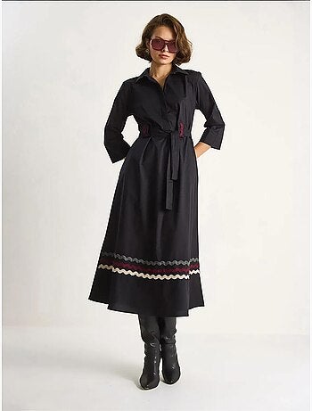 Robe midi brodée avec fermeture à boutons lucci