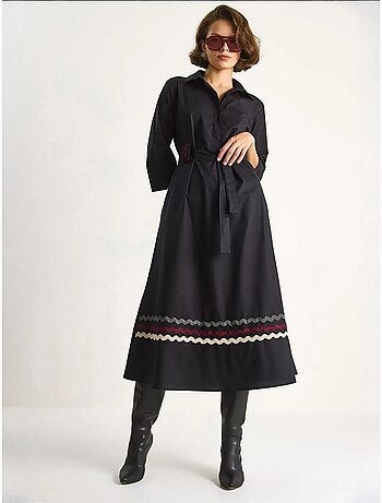 Robe midi brodée avec fermeture à boutons lucci