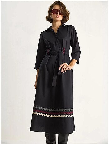 Robe midi brodée avec fermeture à boutons lucci