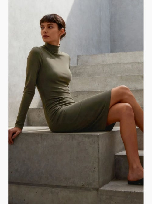 Robe midi côtelée à col roulé tommy - Kiabi Robe midi côtelée à col roulé tommy - Kiabi