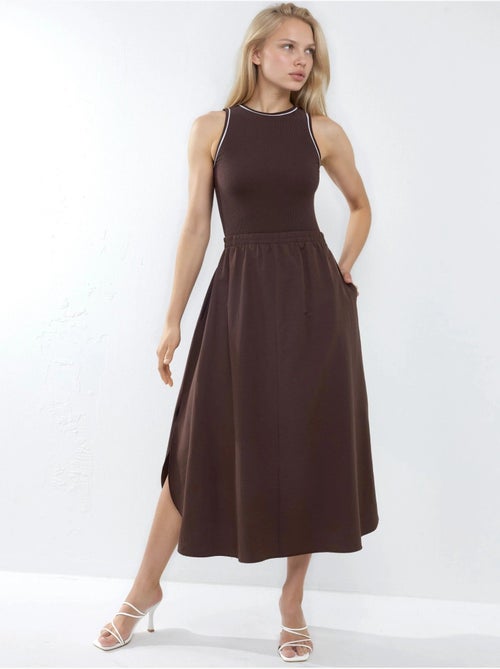 Robe midi côtelée sans manches à col rond busem - Kiabi Robe midi côtelée sans manches à col rond busem - Kiabi