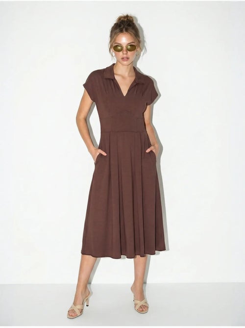 Robe midi en jersey coupe trapèze avec col polo lucci - Kiabi Robe midi en jersey coupe trapèze avec col polo lucci - Kiabi
