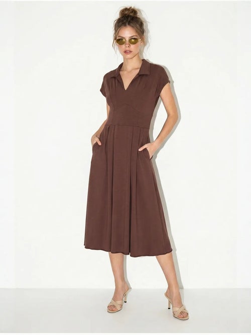 Robe midi en jersey coupe trapèze avec col polo lucci - Kiabi Robe midi en jersey coupe trapèze avec col polo lucci - Kiabi