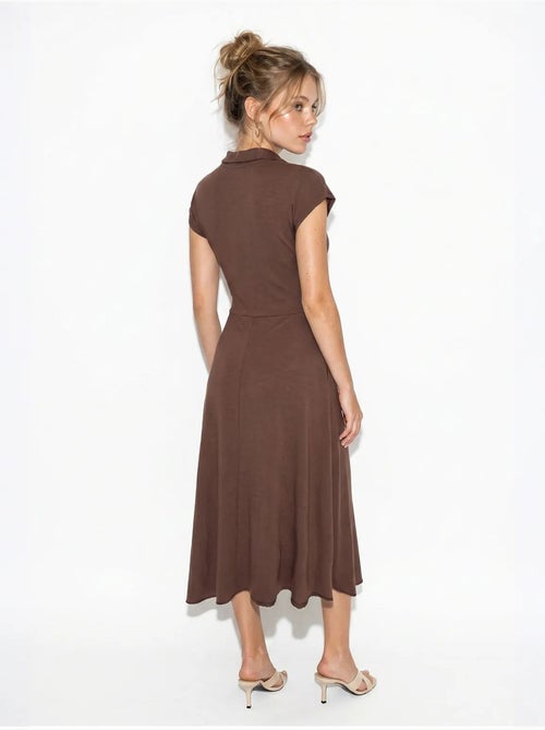 Robe midi en jersey coupe trapèze avec col polo lucci - Kiabi Robe midi en jersey coupe trapèze avec col polo lucci - Kiabi