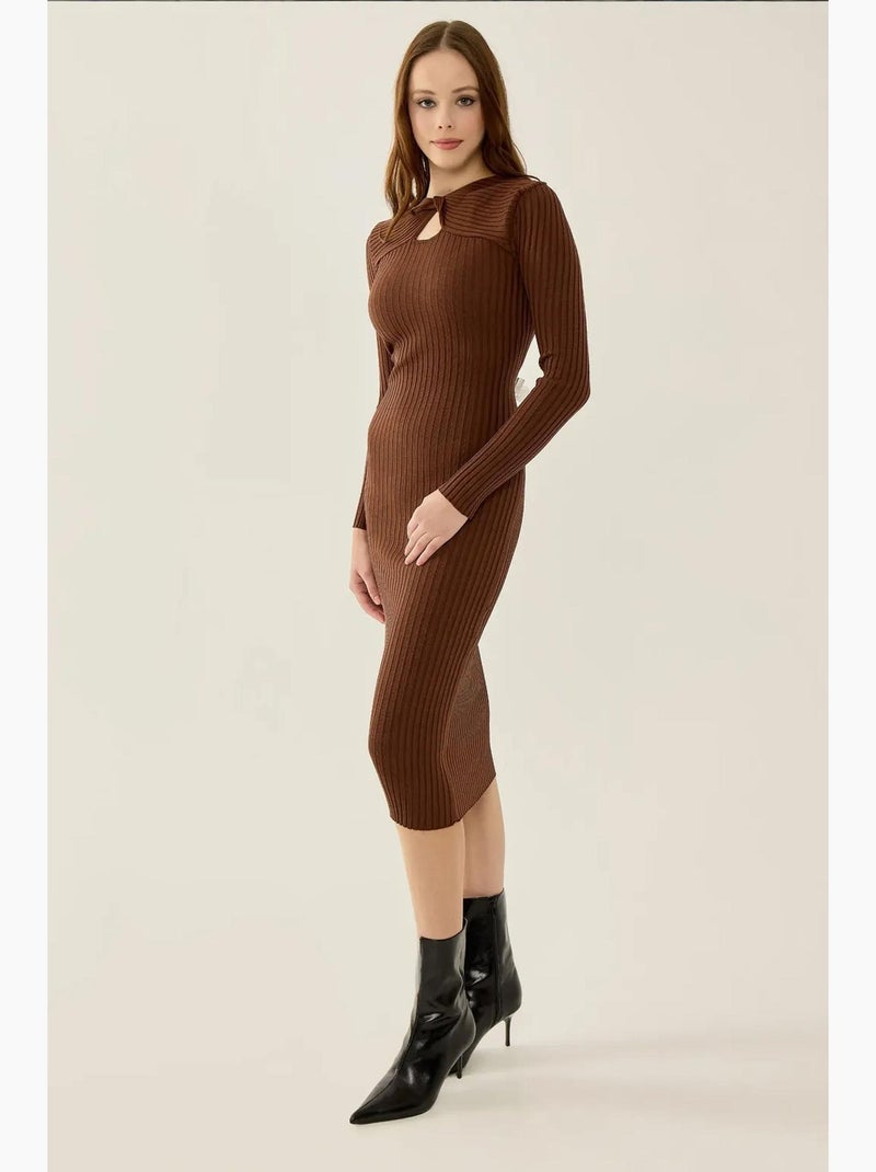 Robe midi en maille côtelée avec col ras du cou hiccup Marron - Kiabi