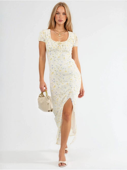 Robe midi fleurie à col u avec détail nœud busem - Kiabi Robe midi fleurie à col u avec détail nœud busem - Kiabi