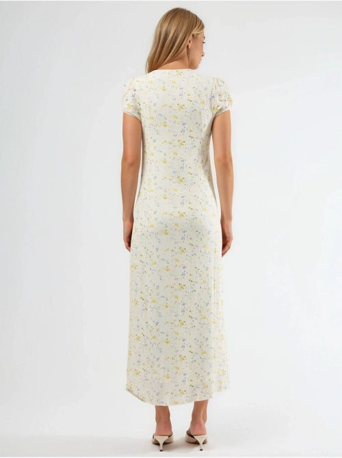 Robe midi fleurie à col u avec détail nœud busem - Kiabi Robe midi fleurie à col u avec détail nœud busem - Kiabi