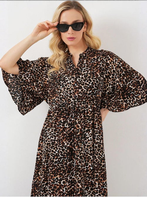 Robe midi imprimée à col en v et manches trois-quarts bdart - Kiabi Robe midi imprimée à col en v et manches trois-quarts bdart - Kiabi