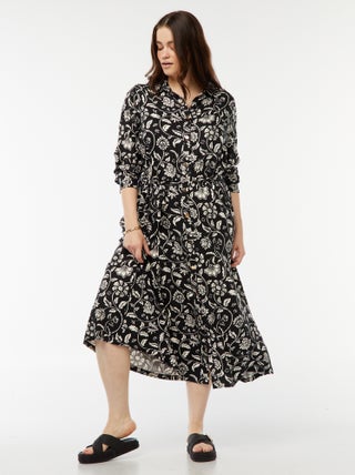 Robe midi imprimée ceinturée et pressionnée