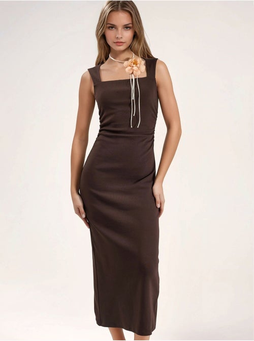 Robe midi moulante à col carré et fente hiccup - Kiabi Robe midi moulante à col carré et fente hiccup - Kiabi