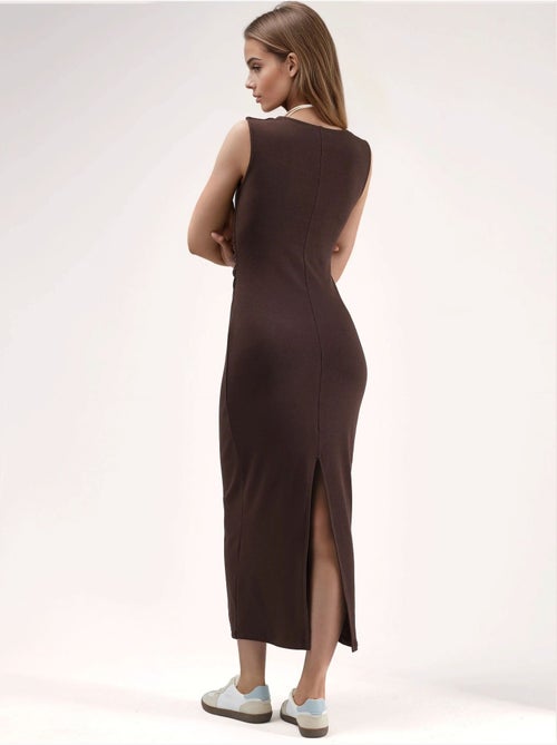 Robe midi moulante à col carré et fente hiccup - Kiabi Robe midi moulante à col carré et fente hiccup - Kiabi
