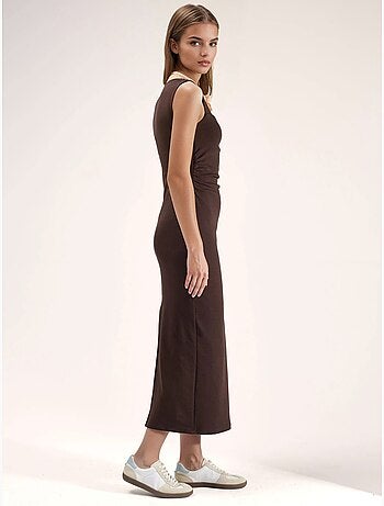 Robe midi moulante à col carré et fente