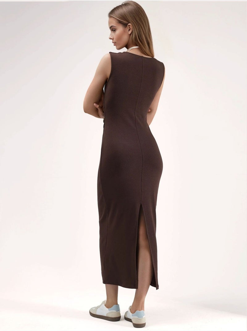 Robe midi moulante à col carré et fente Marron foncé - Kiabi