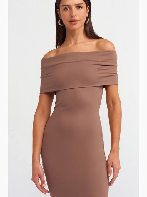 Robe midi moulante à épaules dénudées dilvin - Kiabi Robe midi moulante à épaules dénudées dilvin - Kiabi