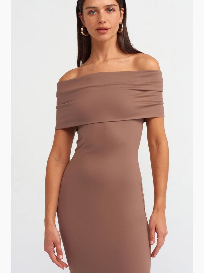Robe midi moulante à épaules dénudées dilvin Taupe - Kiabi