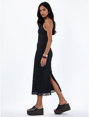 Robe midi moulante en dentelle à col V