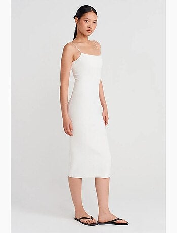 Robe midi moulante sans manches avec découpe dilvin