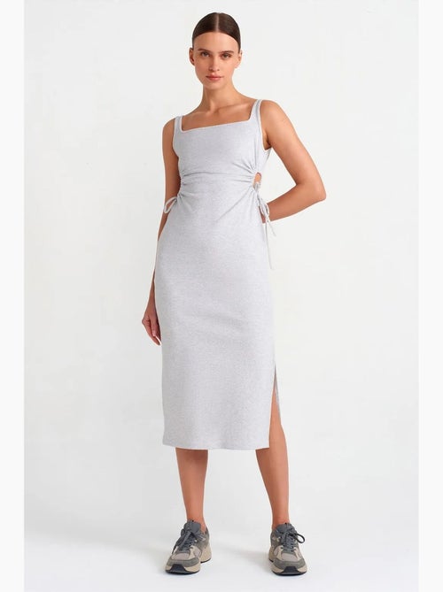 Robe midi moulante sans manches avec découpe dilvin - Kiabi Robe midi moulante sans manches avec découpe dilvin - Kiabi