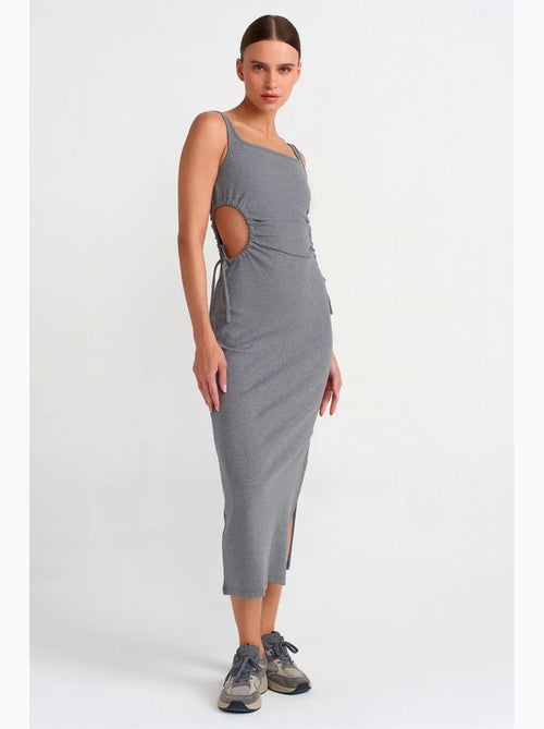 Robe midi moulante sans manches avec découpe dilvin - Kiabi Robe midi moulante sans manches avec découpe dilvin - Kiabi