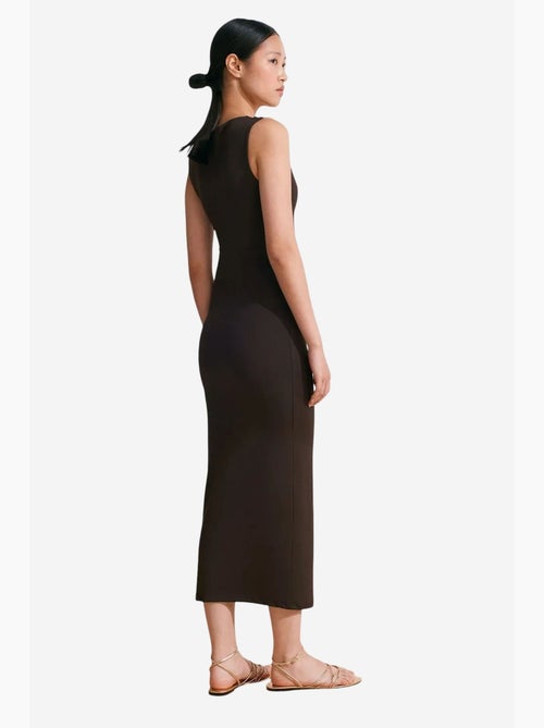 Robe midi moulante sans manches avec détail accessoire dilvin - Kiabi Robe midi moulante sans manches avec détail accessoire dilvin - Kiabi