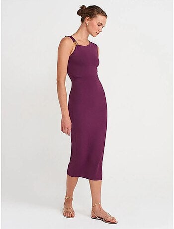 Robe midi moulante sans manches avec détail accessoire dilvin