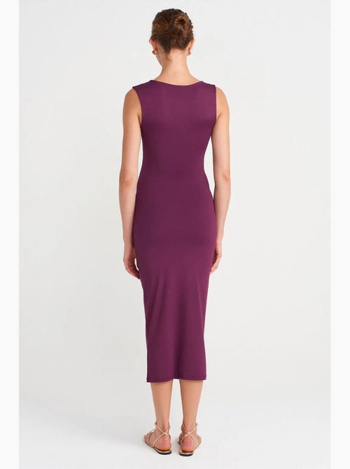 Robe midi moulante sans manches avec détail accessoire dilvin - Kiabi Robe midi moulante sans manches avec détail accessoire dilvin - Kiabi