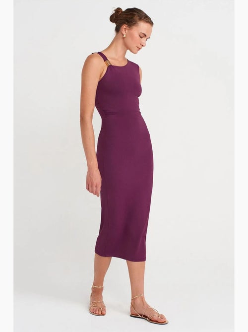 Robe midi moulante sans manches avec détail accessoire dilvin - Kiabi Robe midi moulante sans manches avec détail accessoire dilvin - Kiabi
