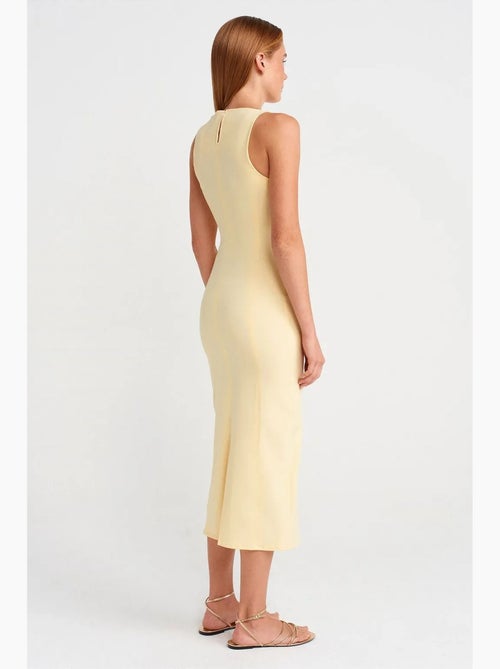 Robe midi moulante sans manches avec fente dilvin - Kiabi Robe midi moulante sans manches avec fente dilvin - Kiabi